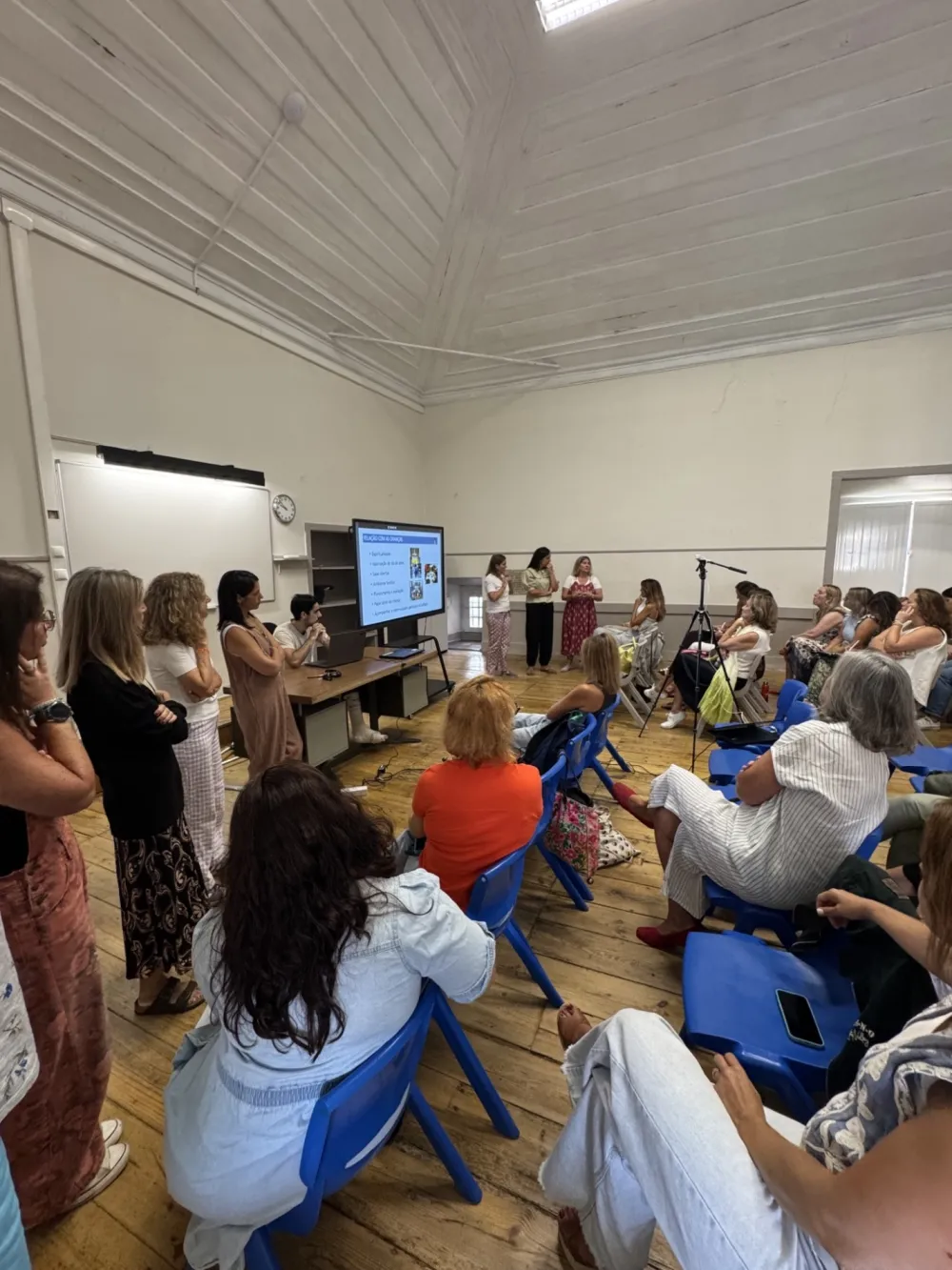 Nos dias sem aulas prepara-se o futuro